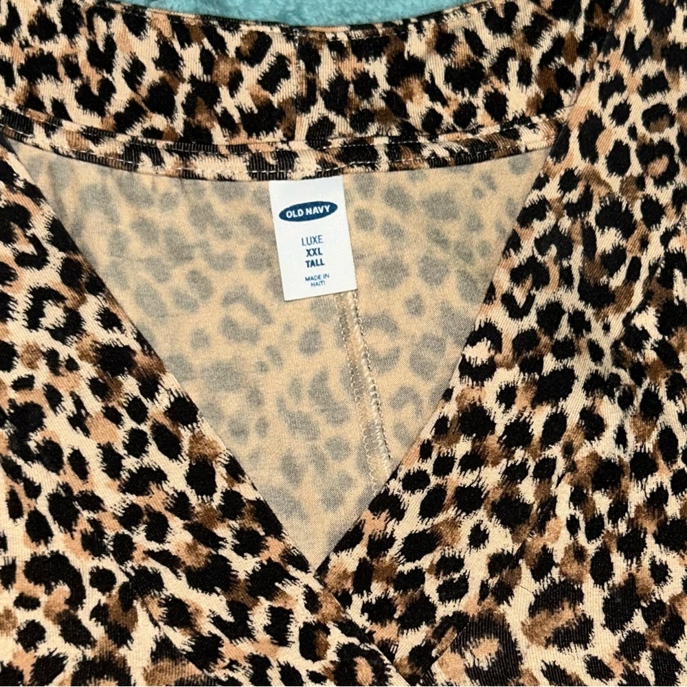 Old Navy leopard print cap Sleeve Blouse - Picture 2 of 4